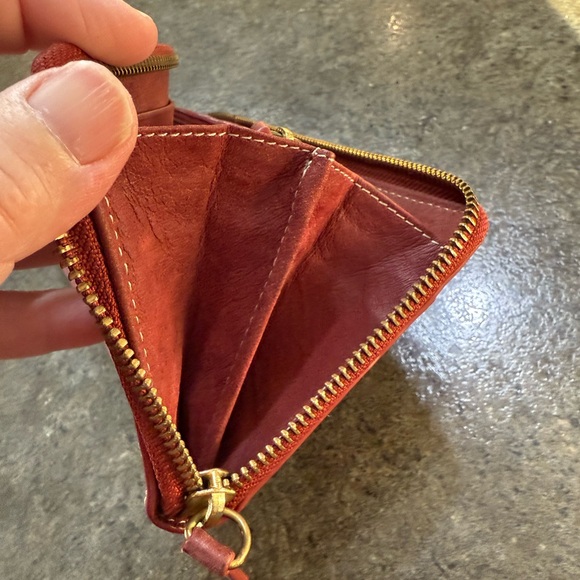 Roots Red Rust Leather Wallet - Picture 11 of 13